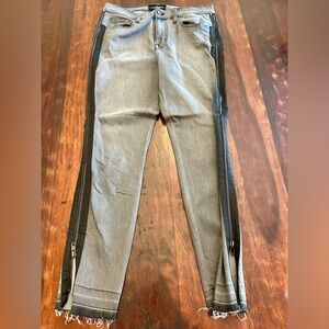 Etienne Marcel Los Angeles size 30 light gray jean with side zipper rough ankle
